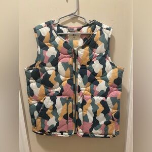 Amazon Essentials Recycled Girls Sz Med 8 Multi-Color Camo Quilted Puffer Vest